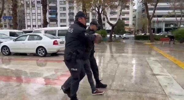 Sokaktan topladığı 4 kediyi öldürüp, apartmanın bahçesine atmış