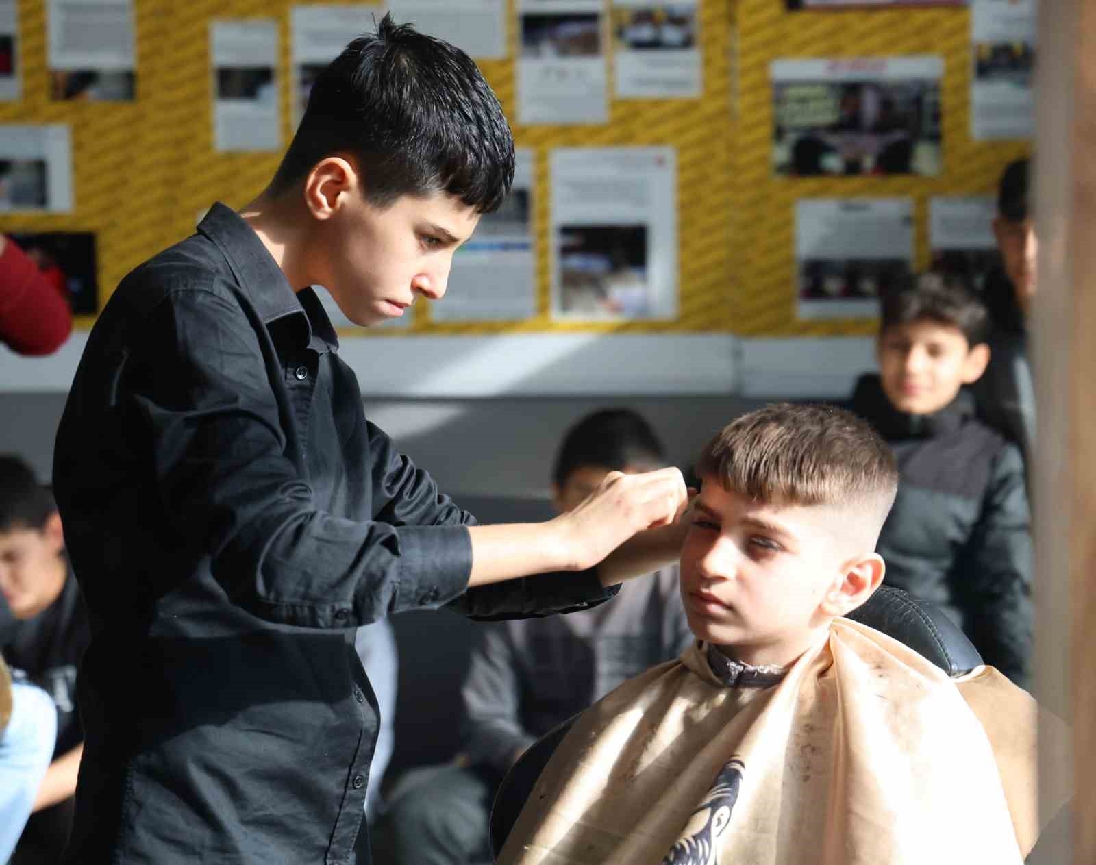 Takdir ve teşekkür belgesi alan öğrencilere 3 gün ücretsiz tıraş