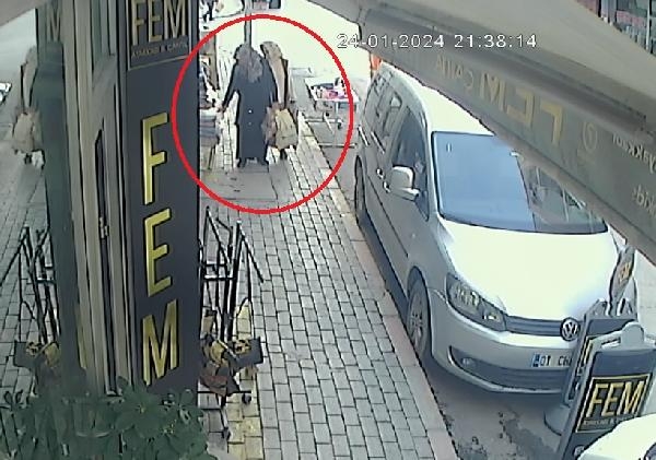 Tezgahtan kilim hırsızlığı kamerada