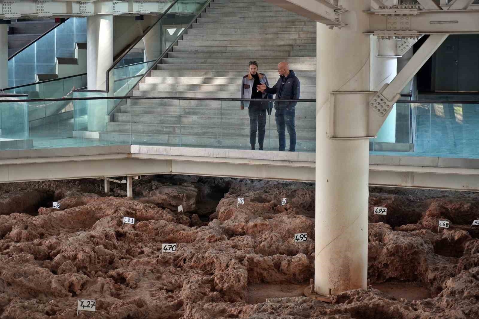 Türkiye'nin ilk nekropol müzesinde camdan yollarda tarihi yolculuk