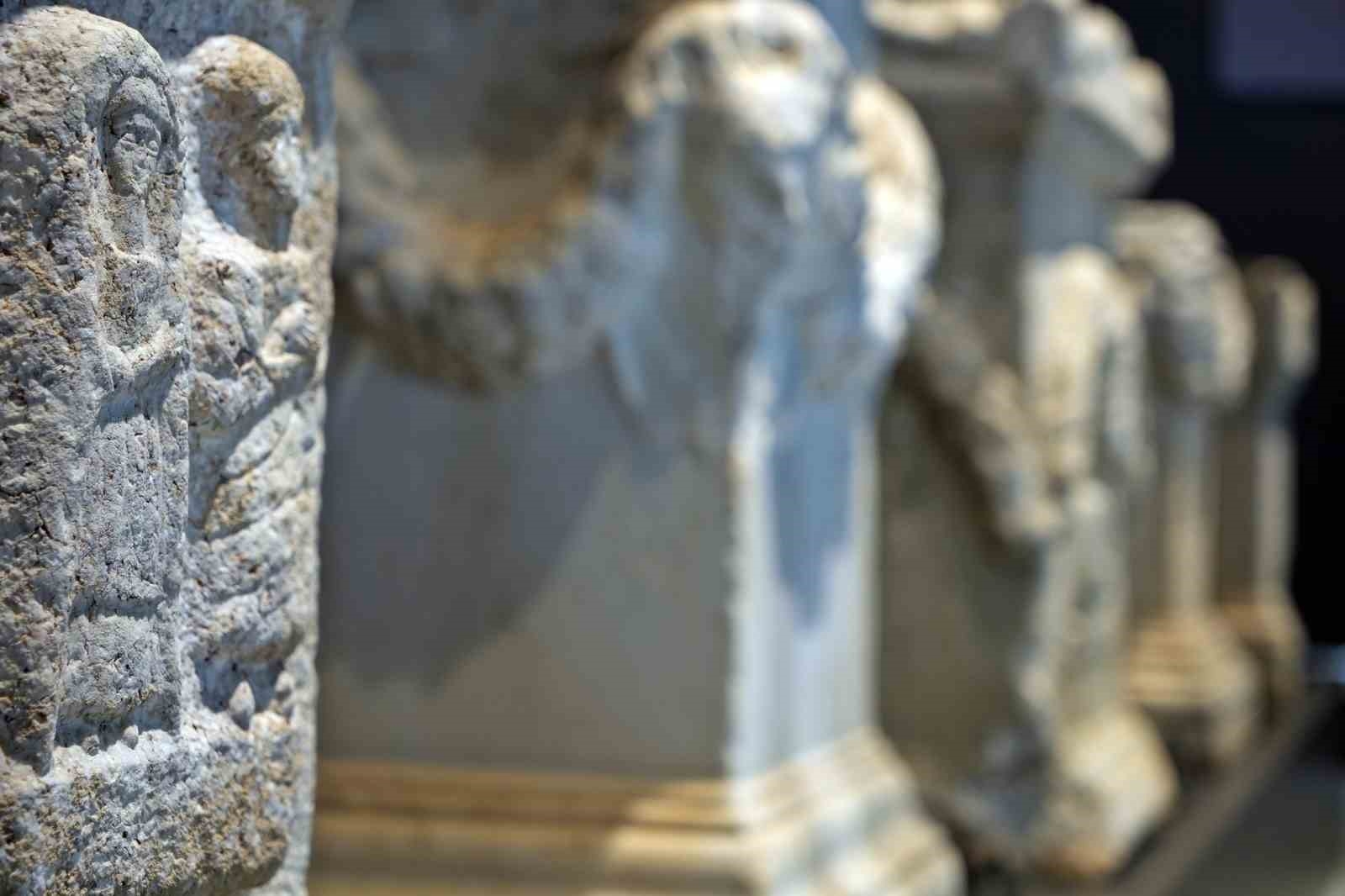 Türkiye'nin ilk nekropol müzesinde camdan yollarda tarihi yolculuk