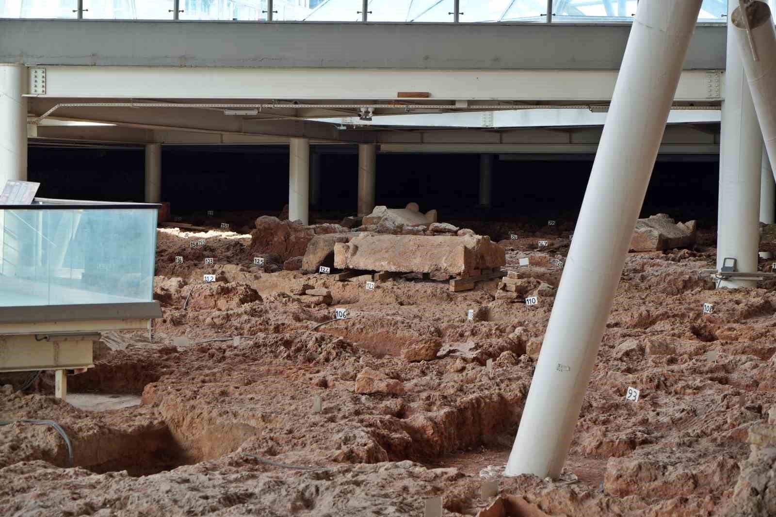 Türkiye'nin ilk nekropol müzesinde camdan yollarda tarihi yolculuk