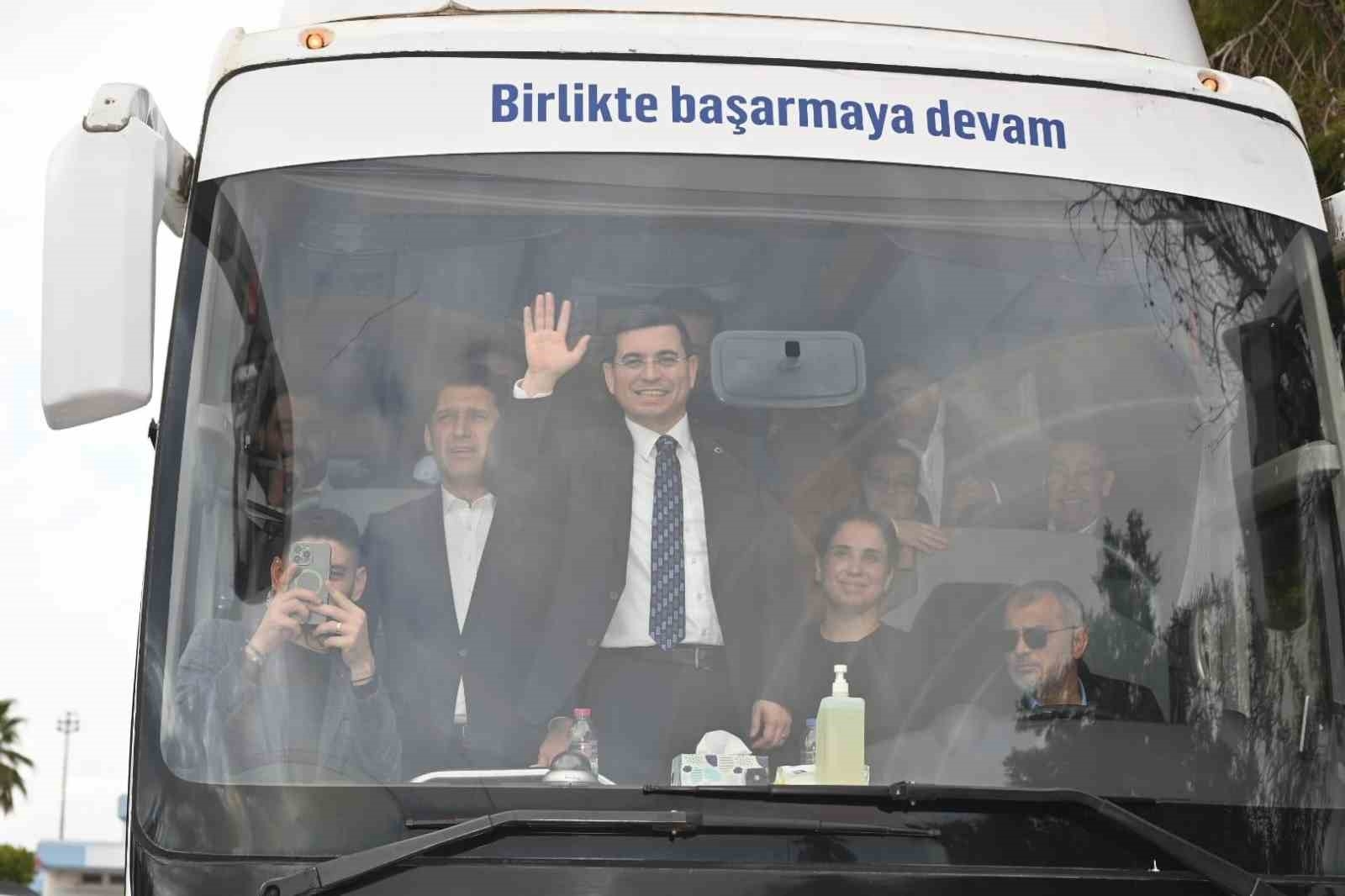 Tütüncü'ye Antalya'da coşkulu karşılama