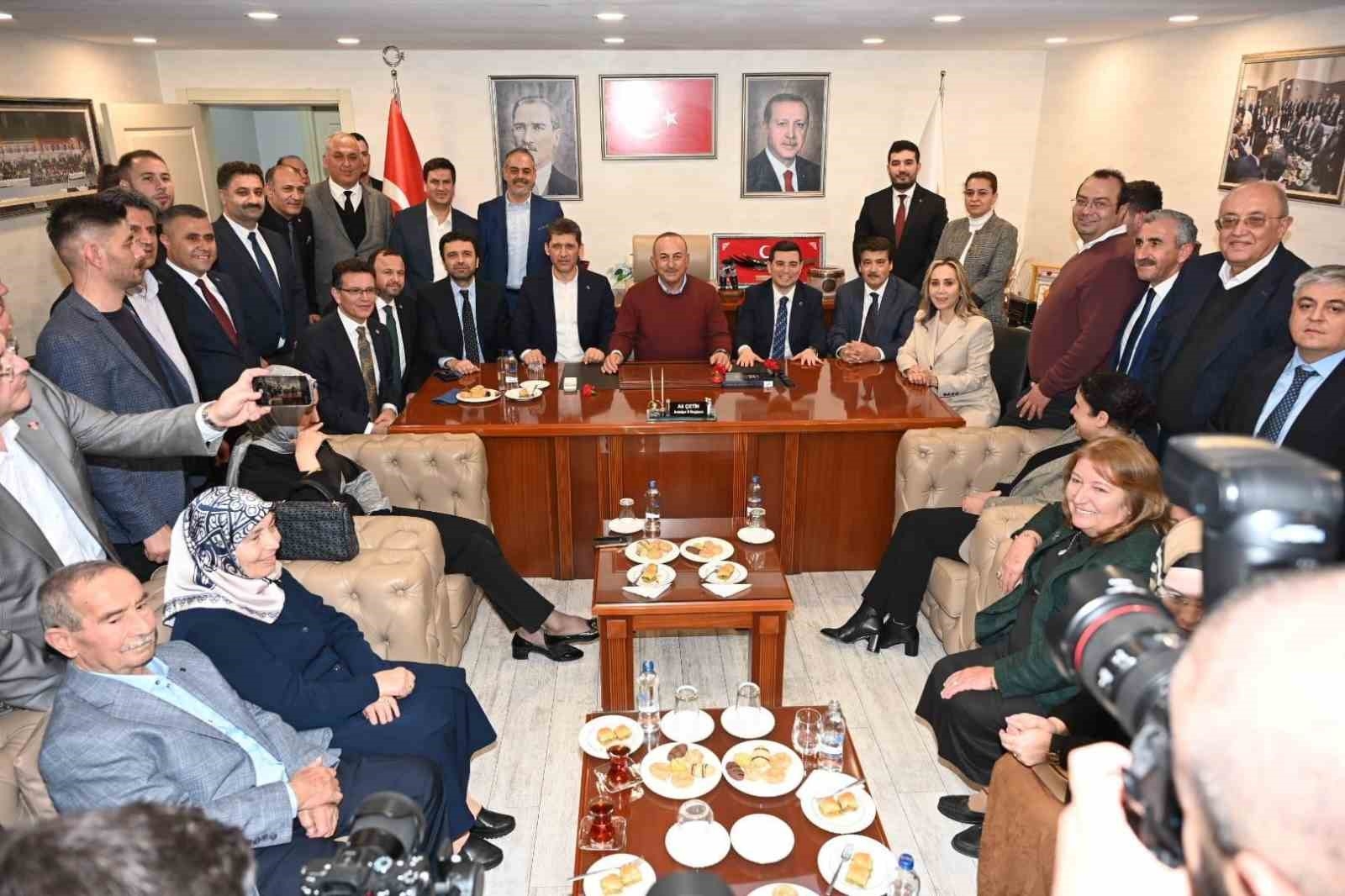 Tütüncü'ye Antalya'da coşkulu karşılama