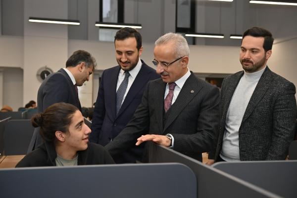 Ulaştırma Bakanı Uraloğlu: Biz kimseyi ötekileştirmiyoruz