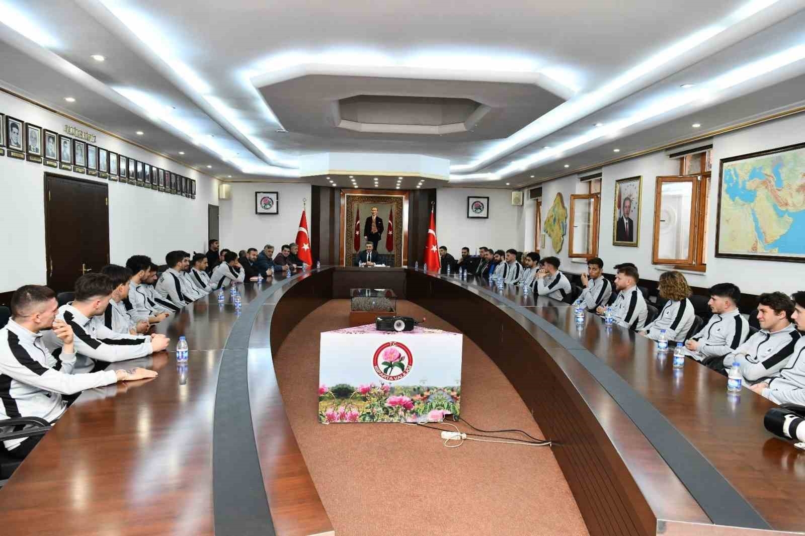 Vali Baruş: "Isparta 32 Spor'un başarısı Isparta'nın başarısı demek "