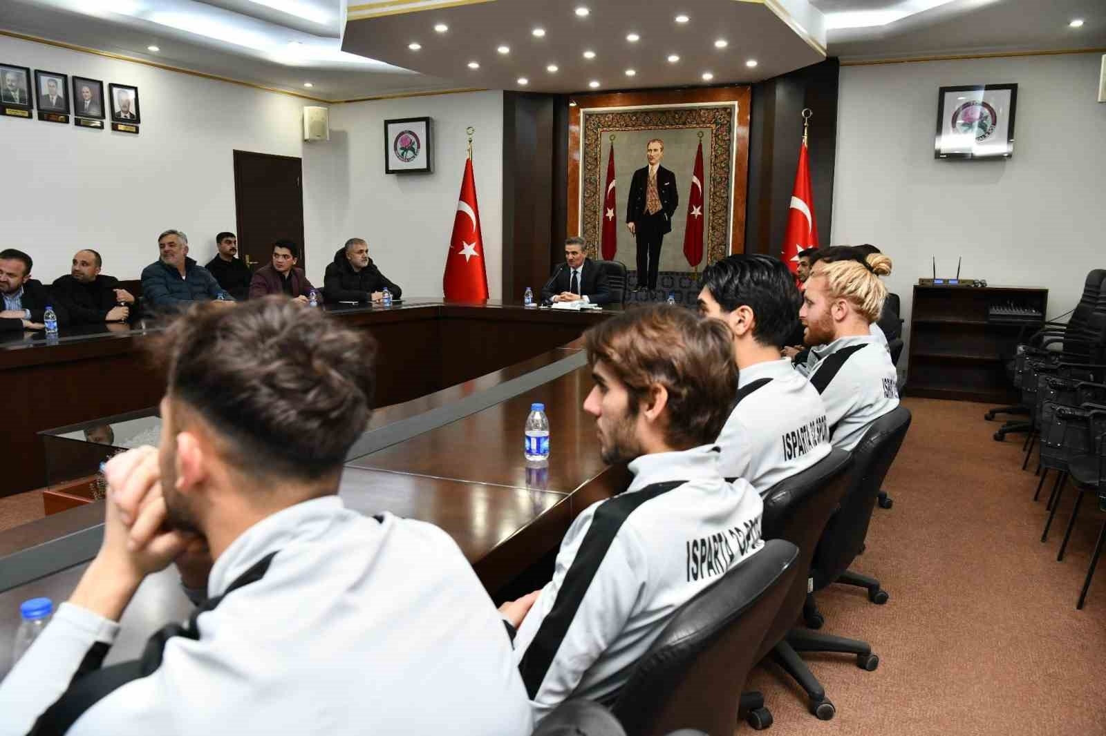 Vali Baruş: "Isparta 32 Spor'un başarısı Isparta'nın başarısı demek "