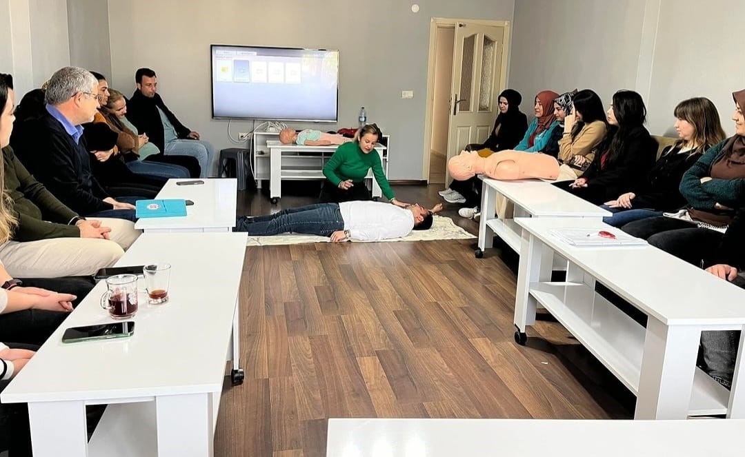 Vefa'ya ilk yardım eğitimi