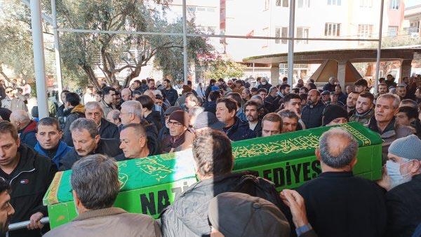 Viyadük temeline uçan otomobilde ölen 3 arkadaş, toprağa verildi