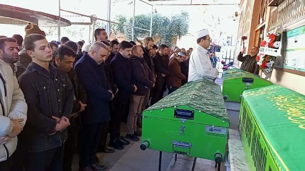 Viyadük temeline uçan otomobilde ölen 3 arkadaş, toprağa verildi