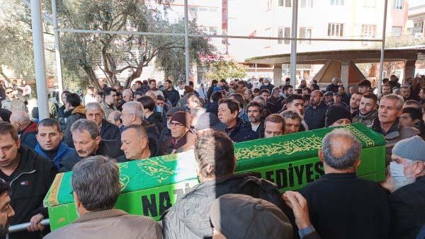 Viyadük temeline uçan otomobilde ölen 3 arkadaş, toprağa verildi