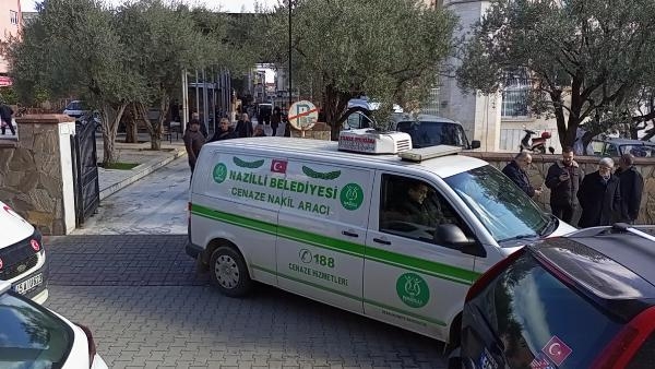 Viyadük temeline uçan otomobilde ölen 3 arkadaş, toprağa verildi