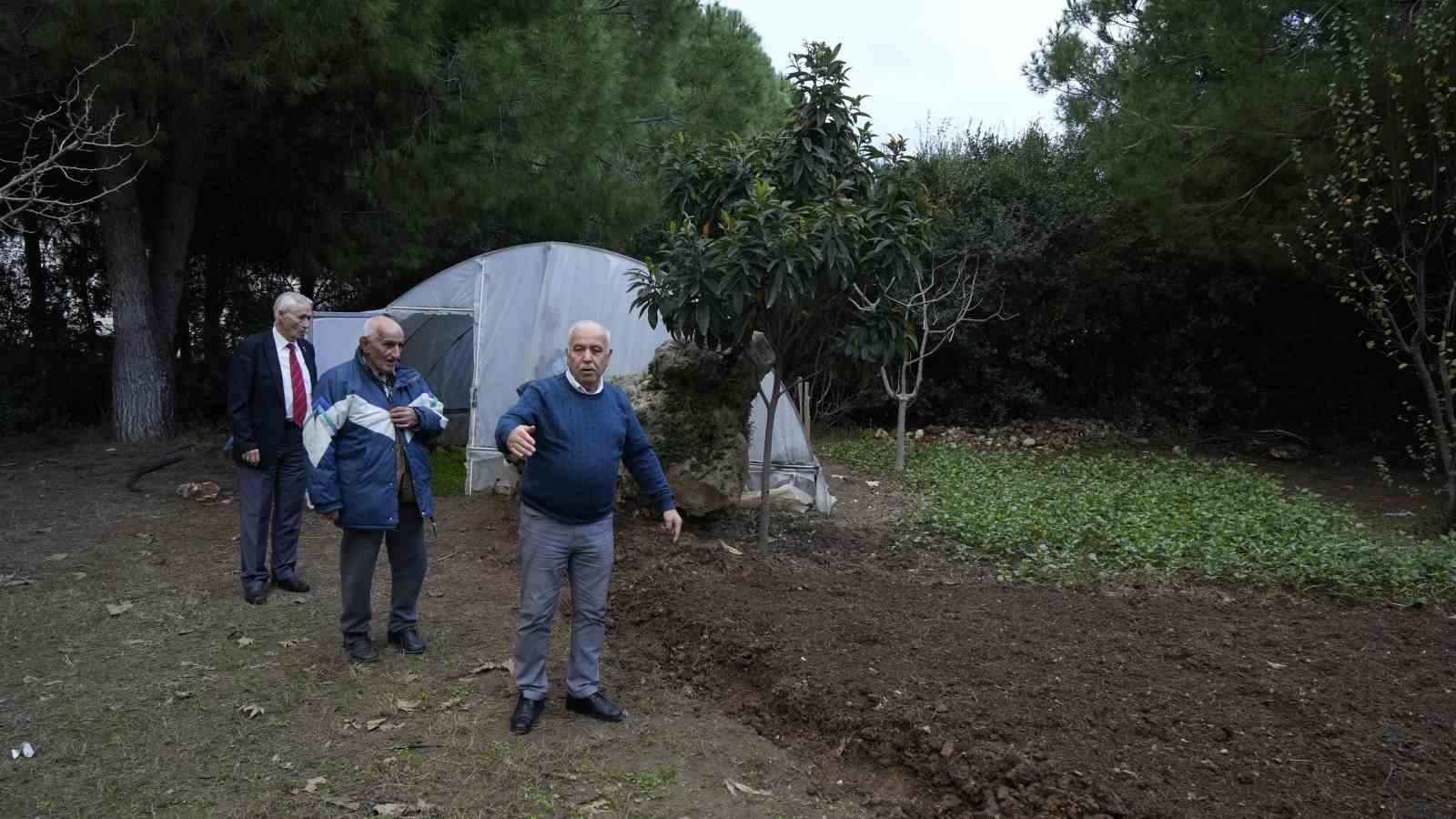 Yaşlı öğrenciler mezun olmak istemeyince, çözüm yüksek lisansta bulundu