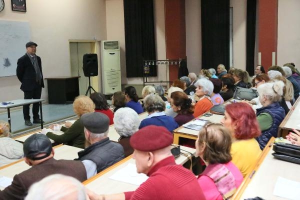 Yaşlılar mezun olmak istemeyince yüksek lisans programı açıldı