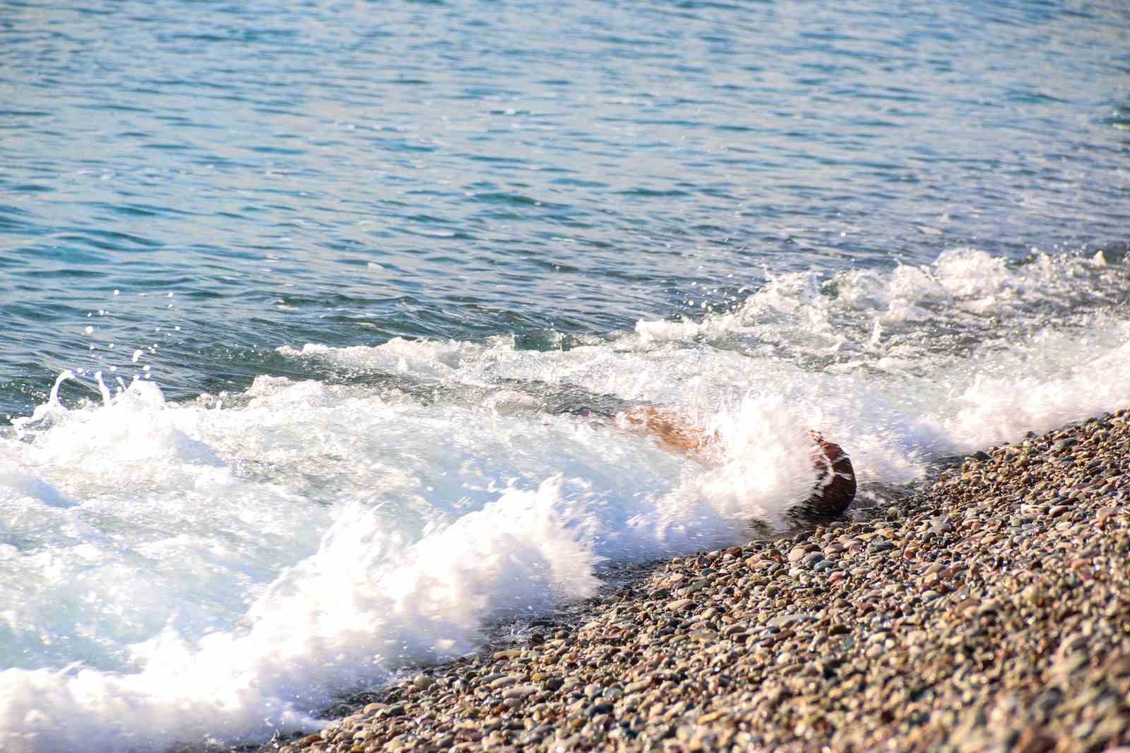 Yurtta kış, Antalya'da yaz aylarını aratmayan görüntü