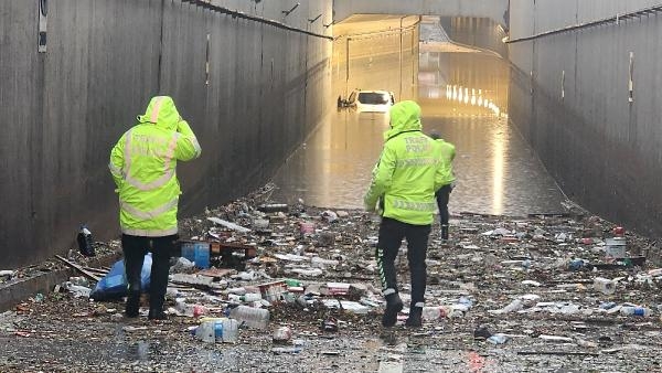 1 kişinin öldüğü su dolu alt geçitte felaketin izi