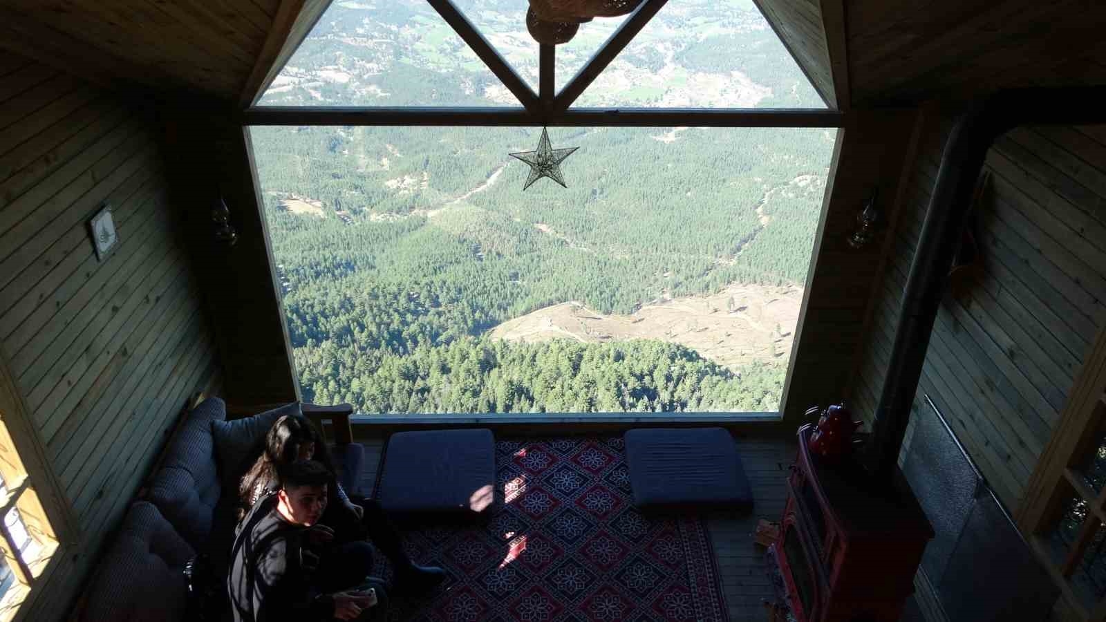Aladağ'da bahar havası doğa tutkunlarını zirveye taşıdı
