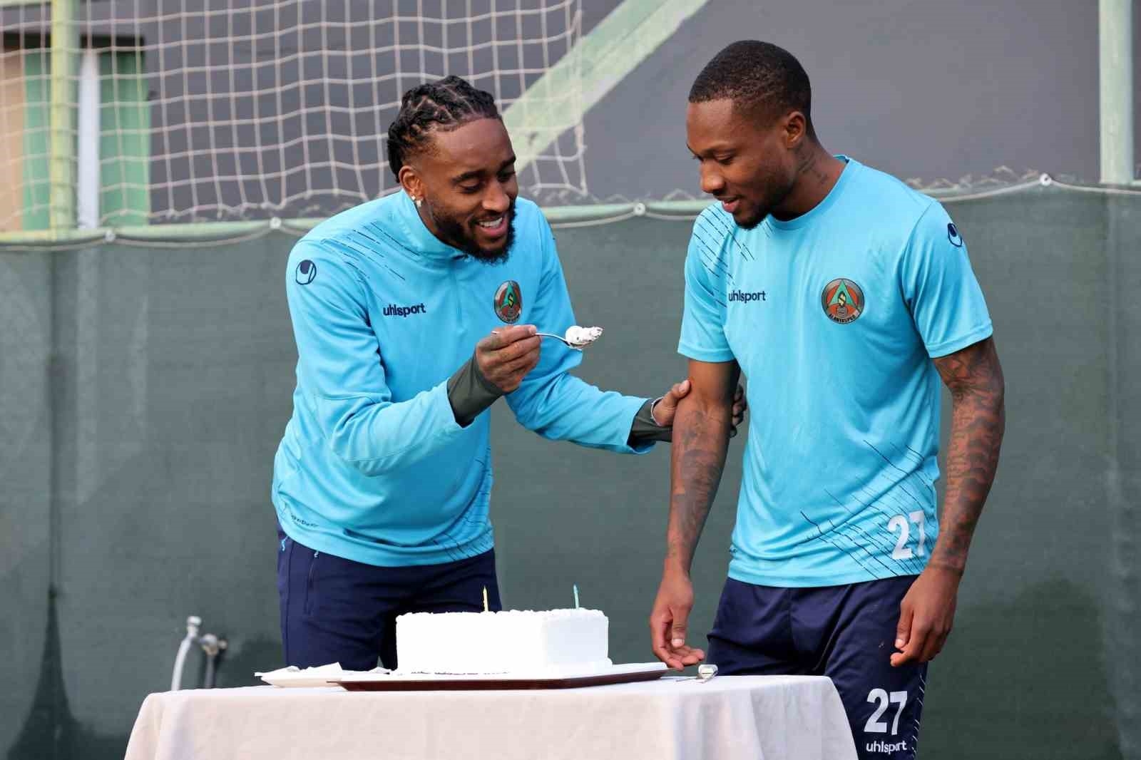 Alanyaspor, Trabzonspor maçı hazırlıklarına başladı