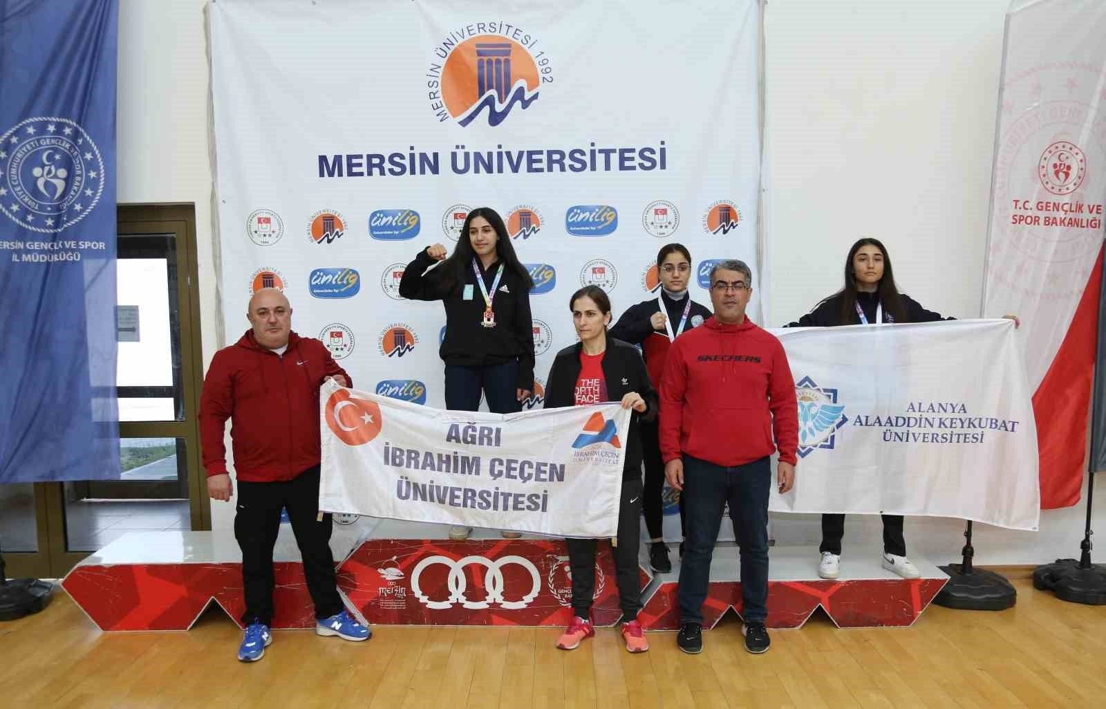 ALKÜ'lü sporcuların aparkatı başarı getirdi
