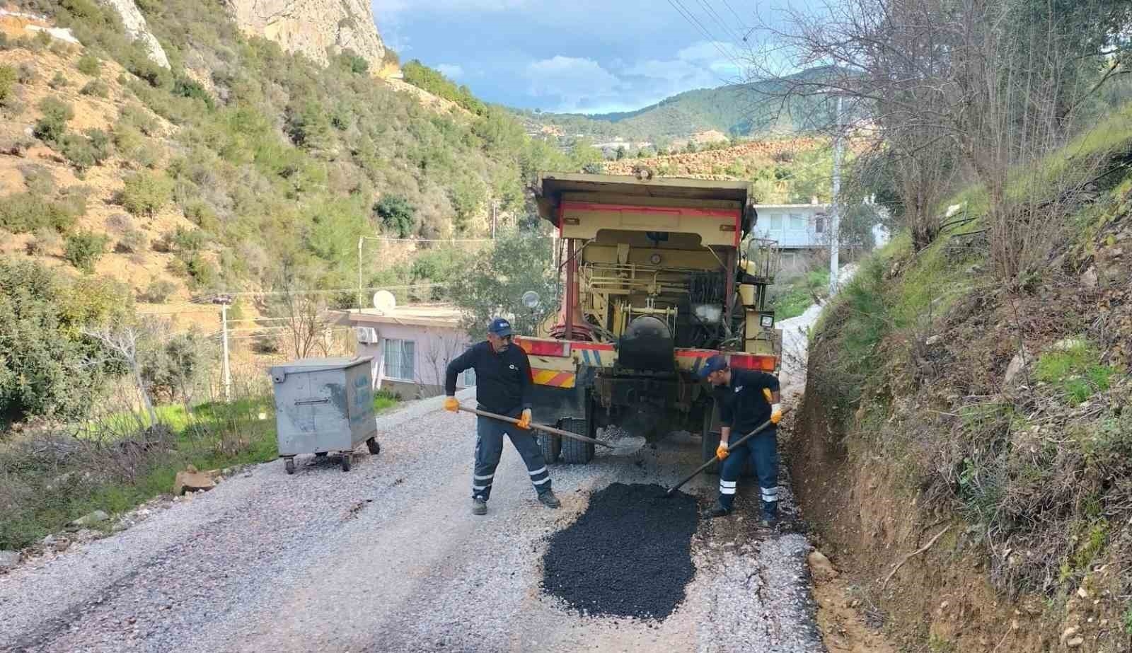 Antalya Büyükşehir ekiplerinden Alanya kırsalında yoğun mesai