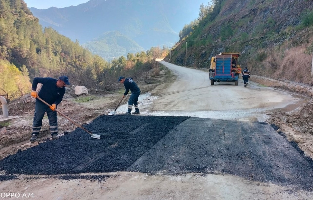 Antalya Büyükşehir ekiplerinden Alanya kırsalında yoğun mesai