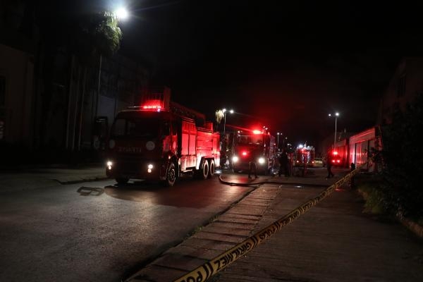 Antalya'da tekne ve yat imalathanesinde çıkan yangın korkuttu