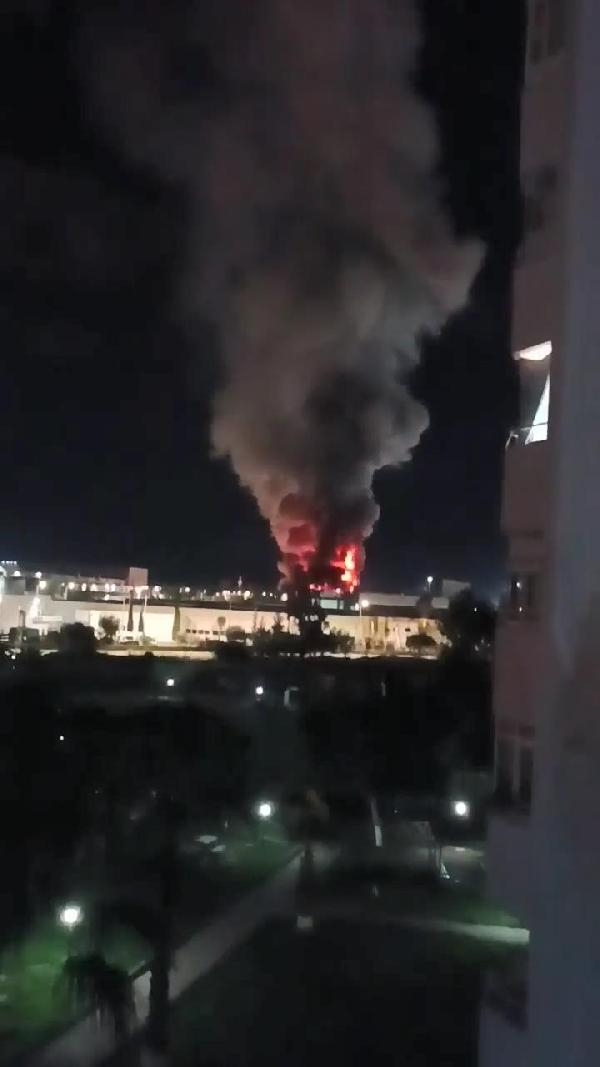 Antalya'da tekne ve yat imalathanesinde çıkan yangın korkuttu