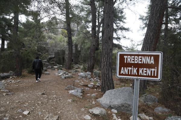 Antik kentte 'dedektörlü' talan