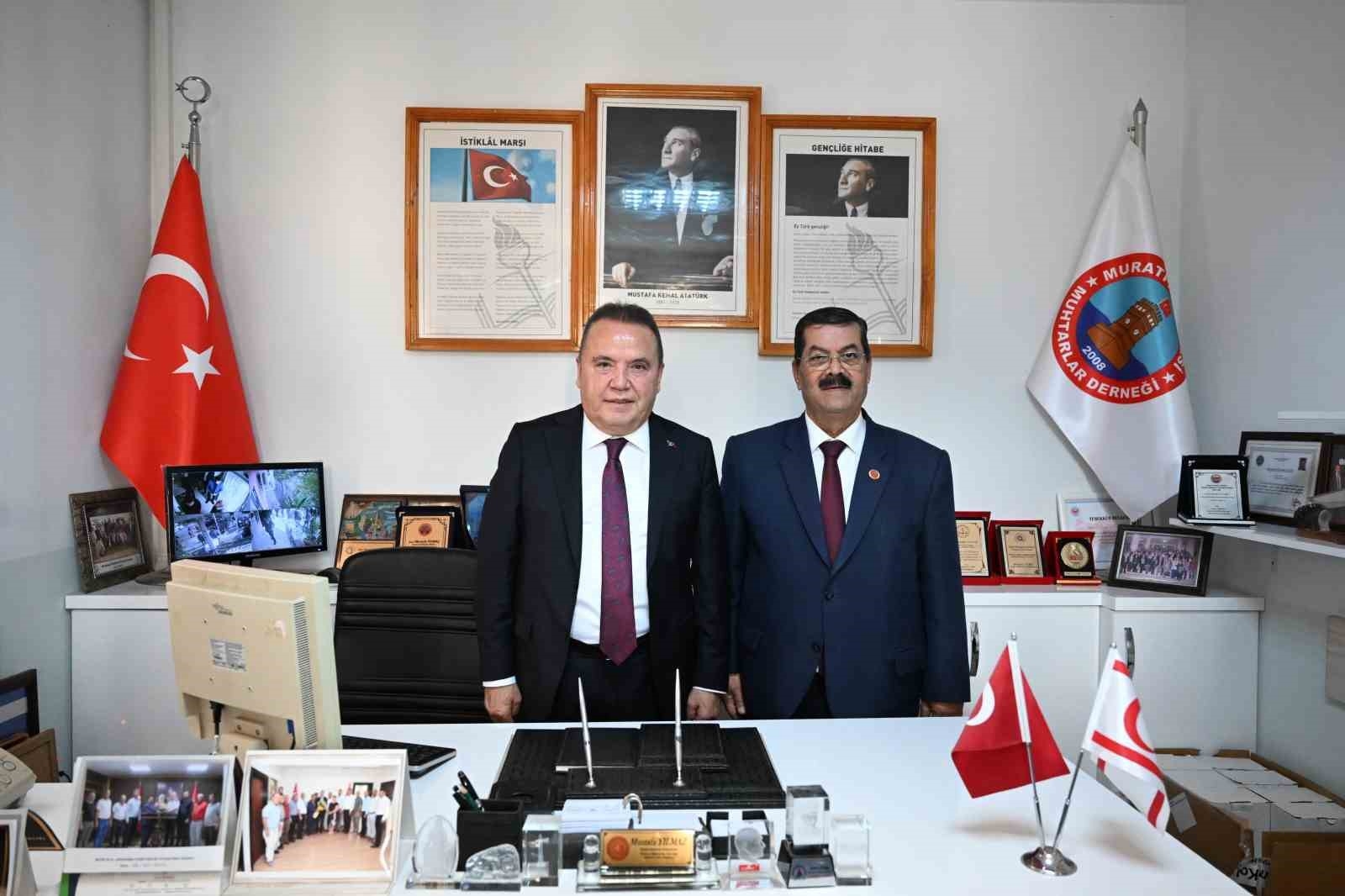 Başkan Böcek, muhtarlarla bir araya geldi