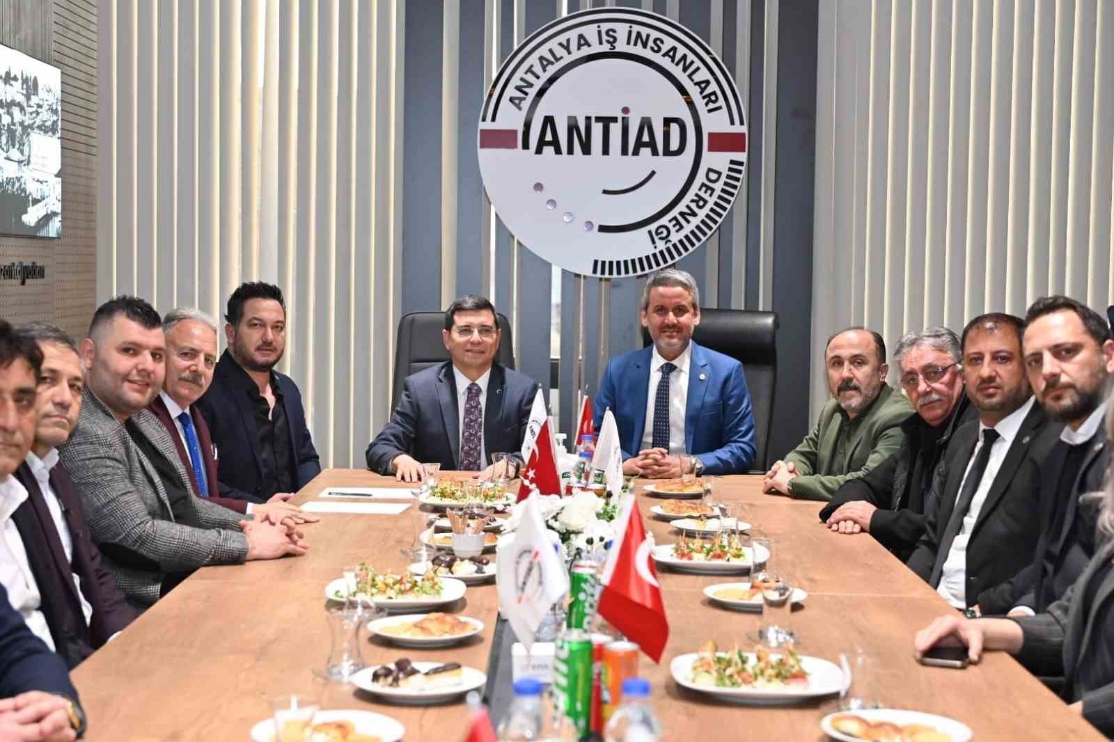 Başkan Tütüncü iş adamlarıyla buluştu