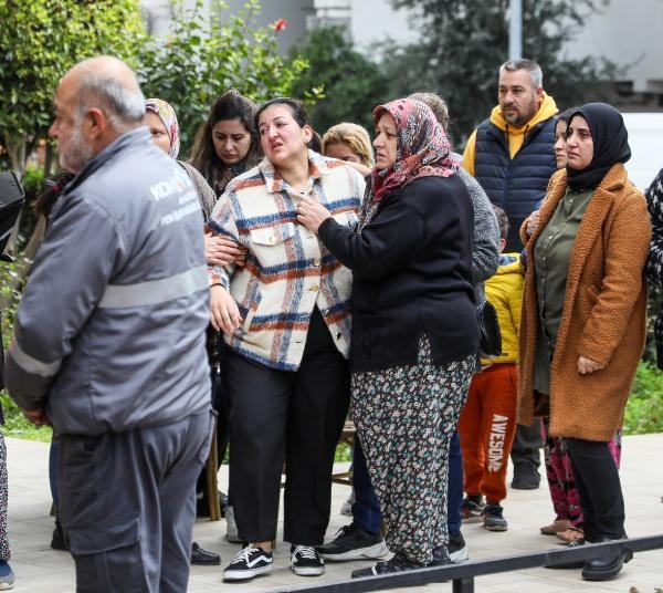 Berber, dükkanının önündeki sandalyede ölü bulundu