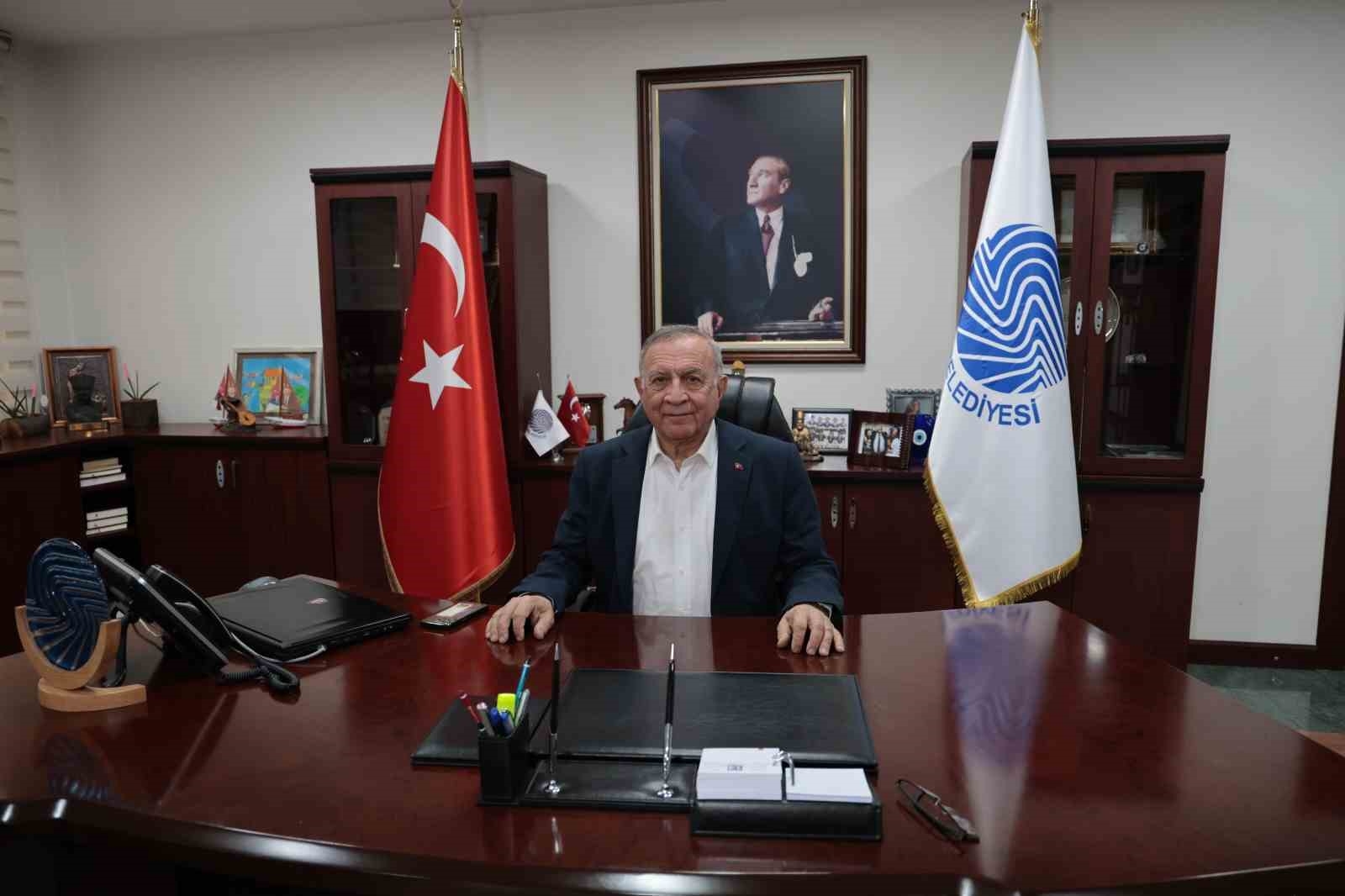 CHP'den istifa eden Başkan Akay: "CHP'nin kimliği kayboldu"