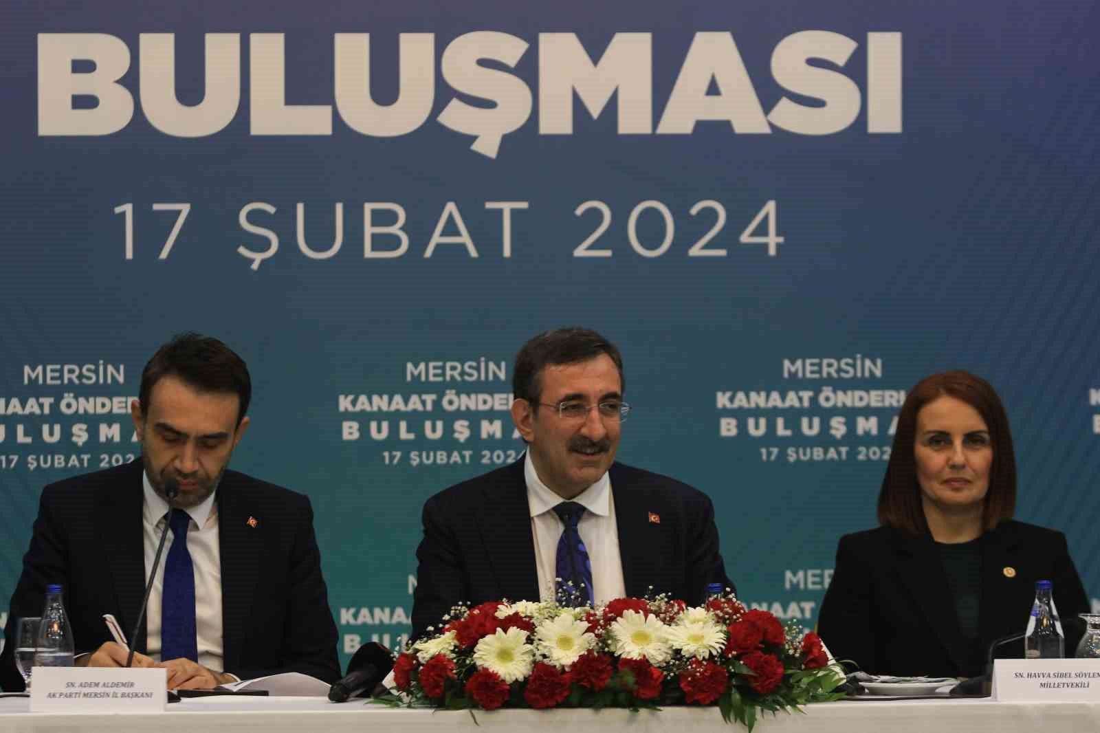 Cumhurbaşkanı Yardımcısı Yılmaz, Mersin'de kanat önderleriyle bir araya geldi
