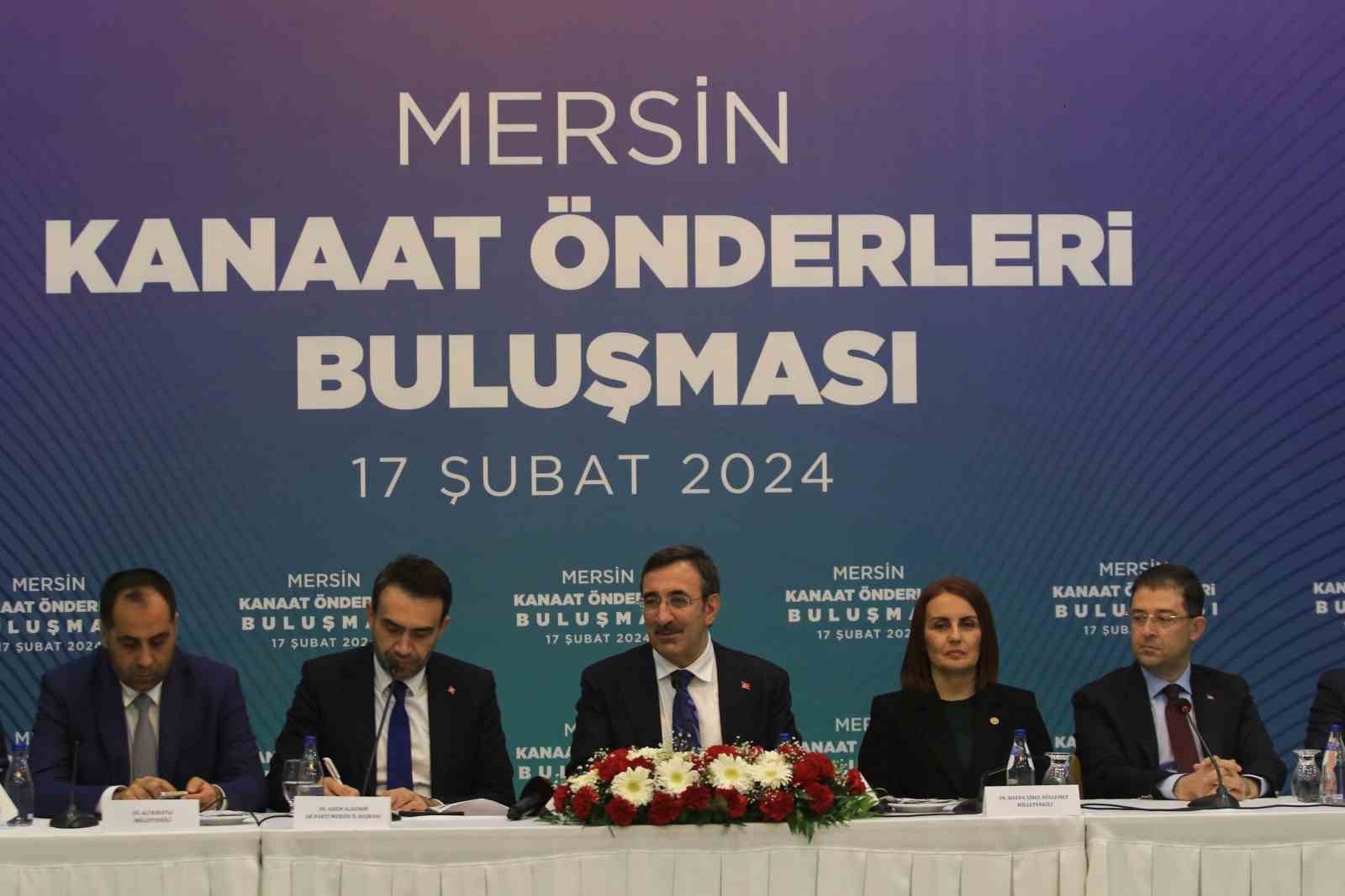 Cumhurbaşkanı Yardımcısı Yılmaz, Mersin'de kanat önderleriyle bir araya geldi