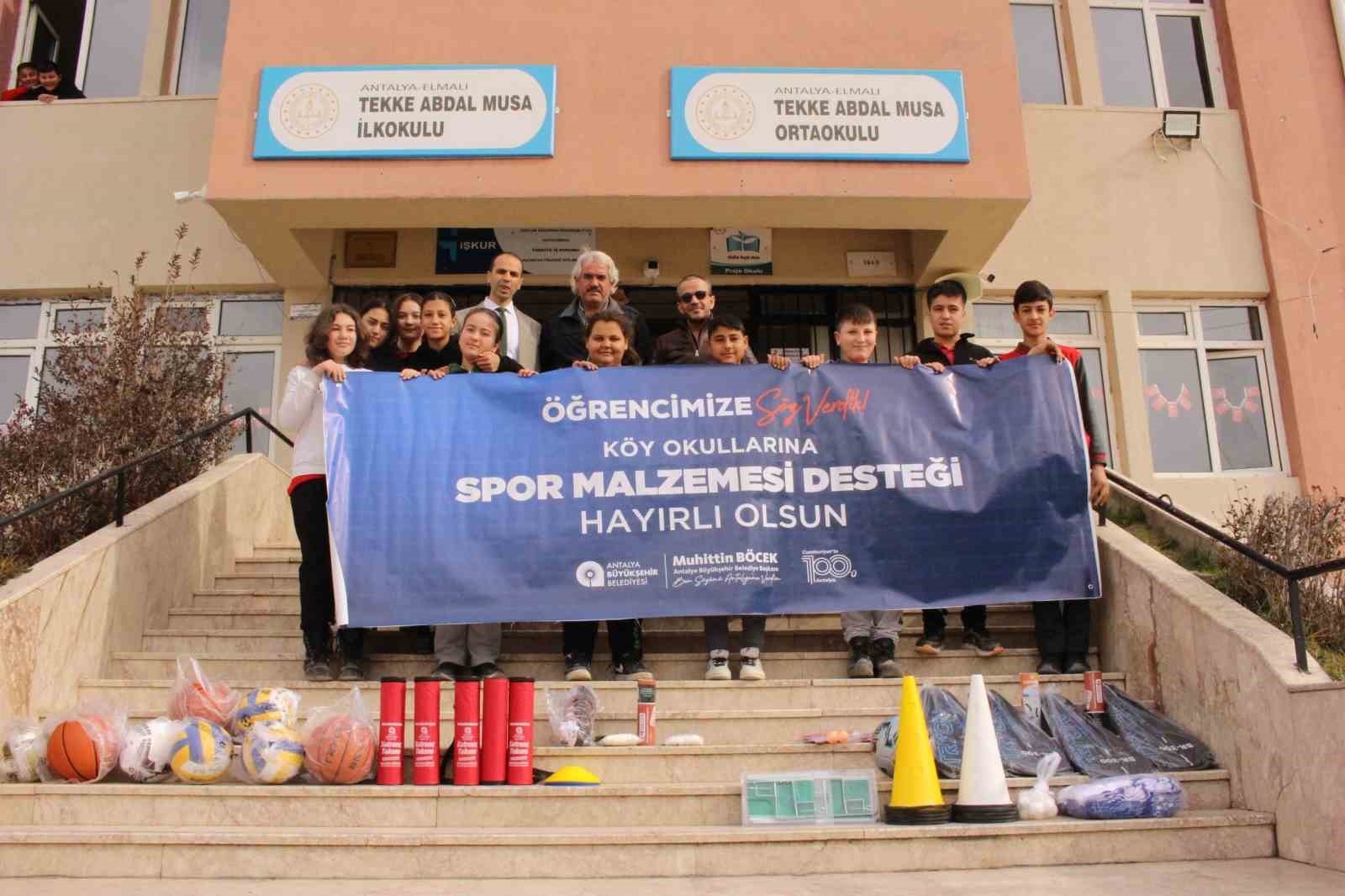 Elmalı'da okullara spor malzemesi dağıtıldı