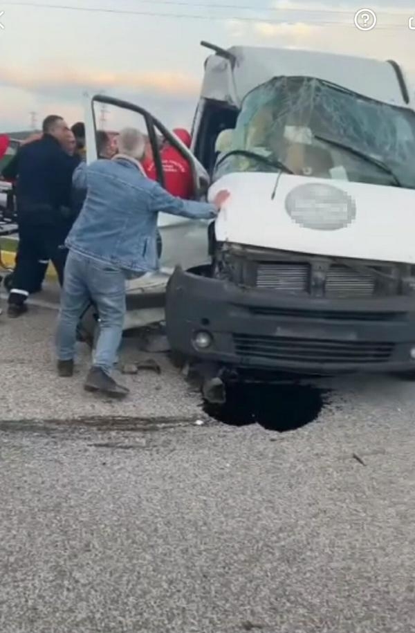 Fabrika işçilerinin taşındığı servis ile TIR çarpıştı: 9 yaralı
