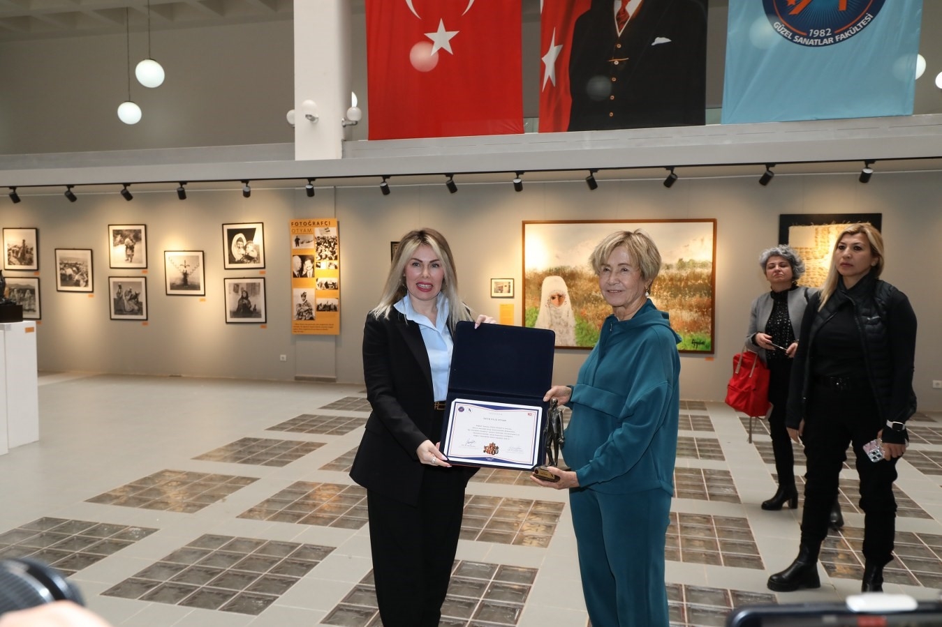Fikret Otyam'ın anısına, 'Bir Sevdadır Anadolu' sergisi açıldı