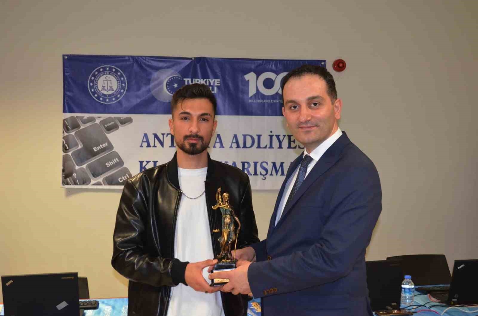 Güney Kariyer Fuarında Antalya Adliyesi standı büyük ilgi gördü