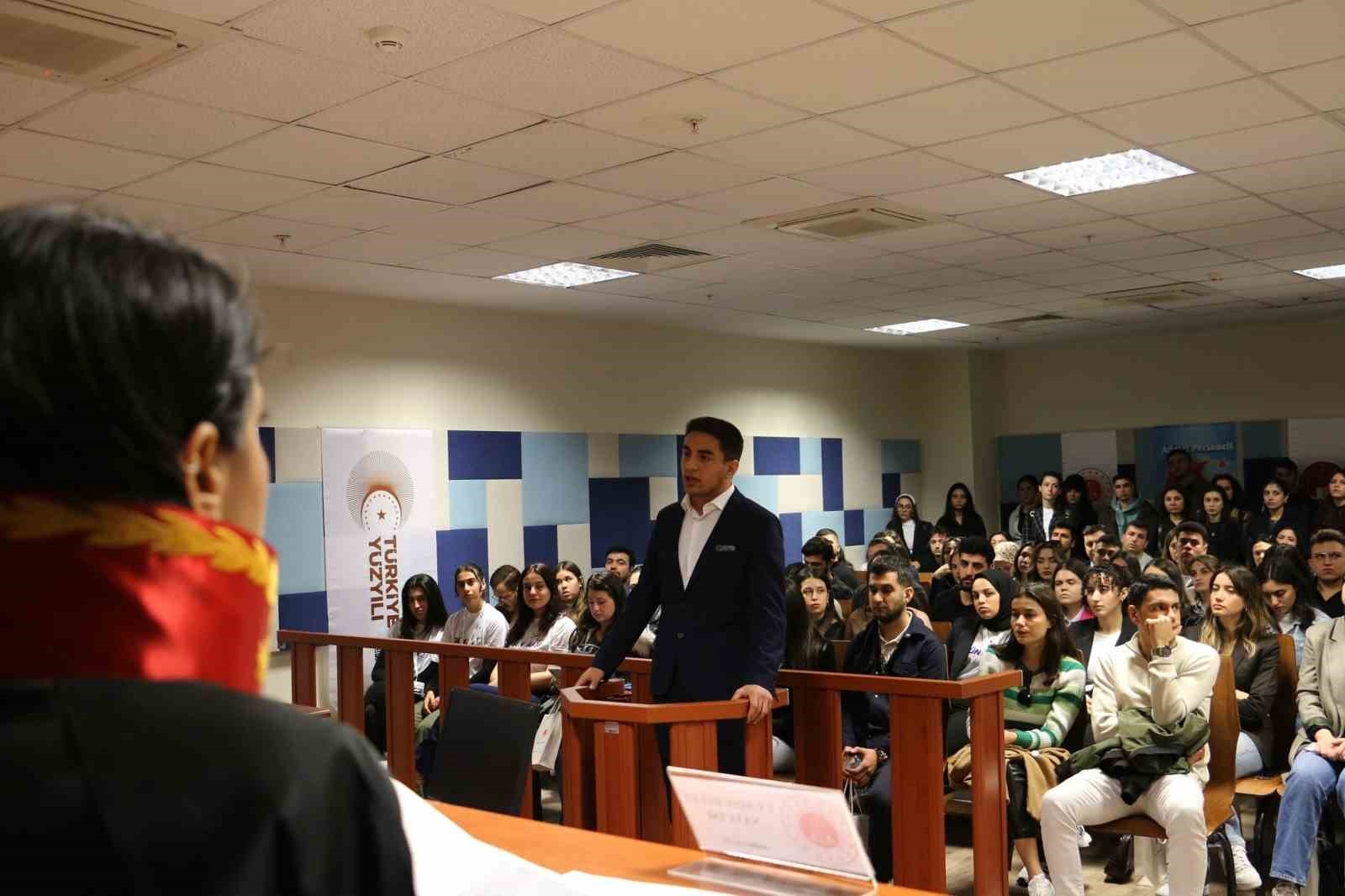 Güney Kariyer Fuarında Antalya Adliyesi standı büyük ilgi gördü