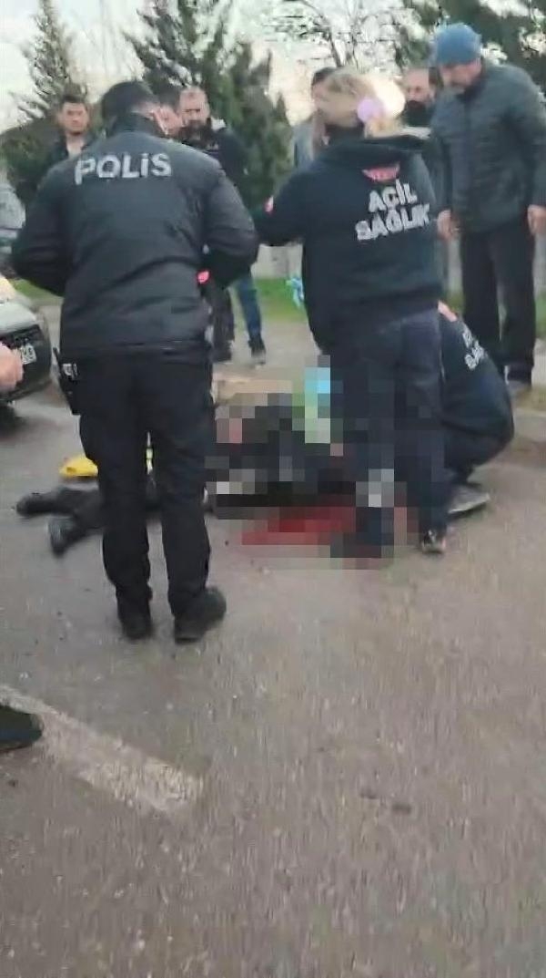 Hafif ticari aracın çarptığı bekçi ağır yaralandı; o anlar kamerada