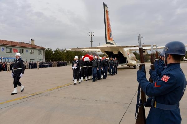 Helikopter kazasında şehit olan 2 pilotun cenazesi Ankara'ya getirildi