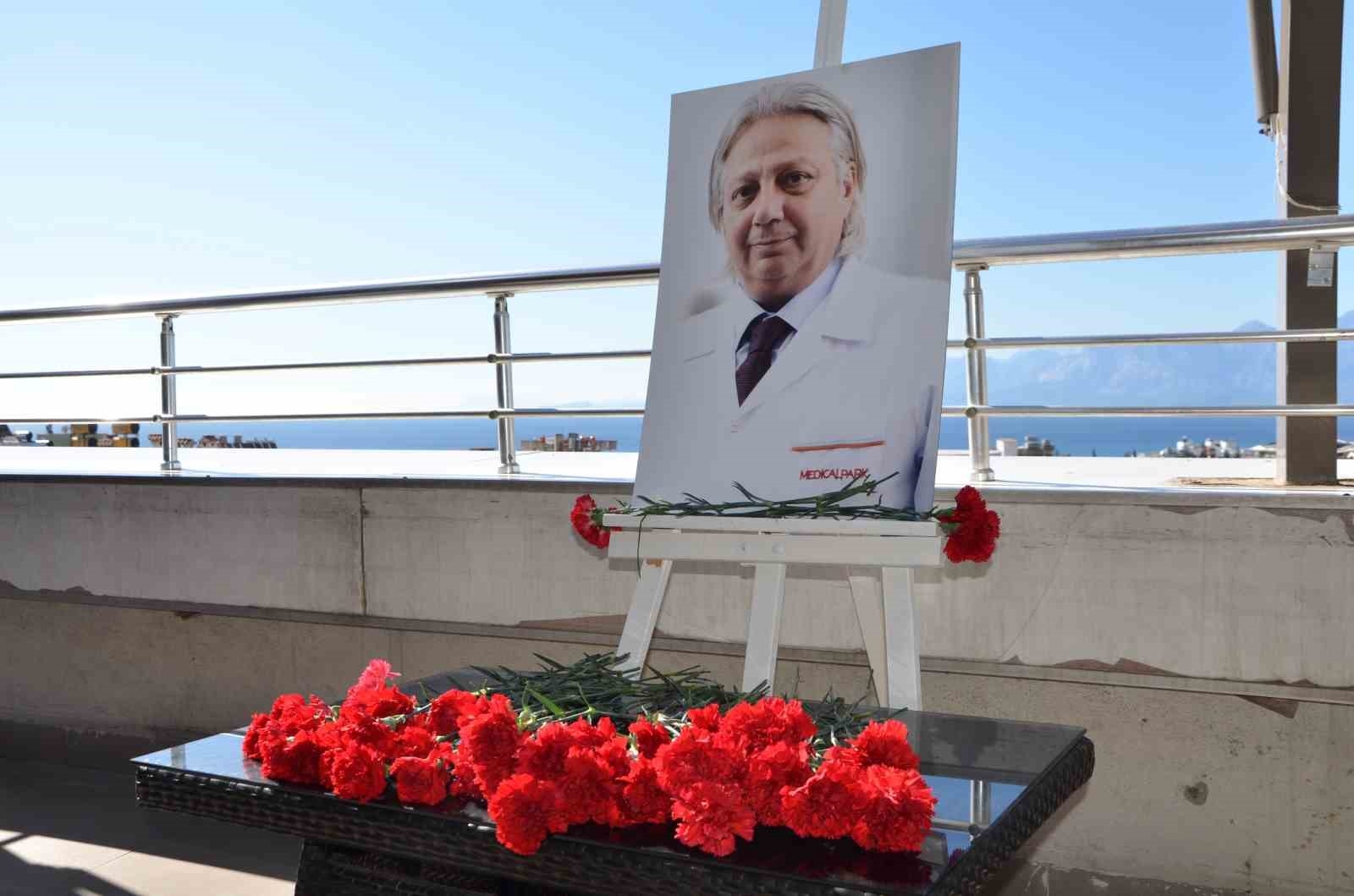 İş arkadaşlarından Prof.Dr. Demirbaş'a, Nazım Hikmet şiiriyle veda