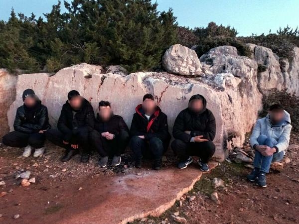 Kaçak göçmenler, insansız hava aracıyla tespit edilip yakalandı