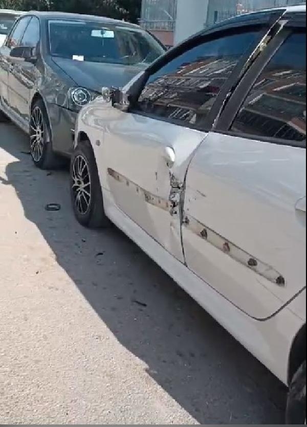 Kamyon, park halindeki araçlara çarparak ilerledi