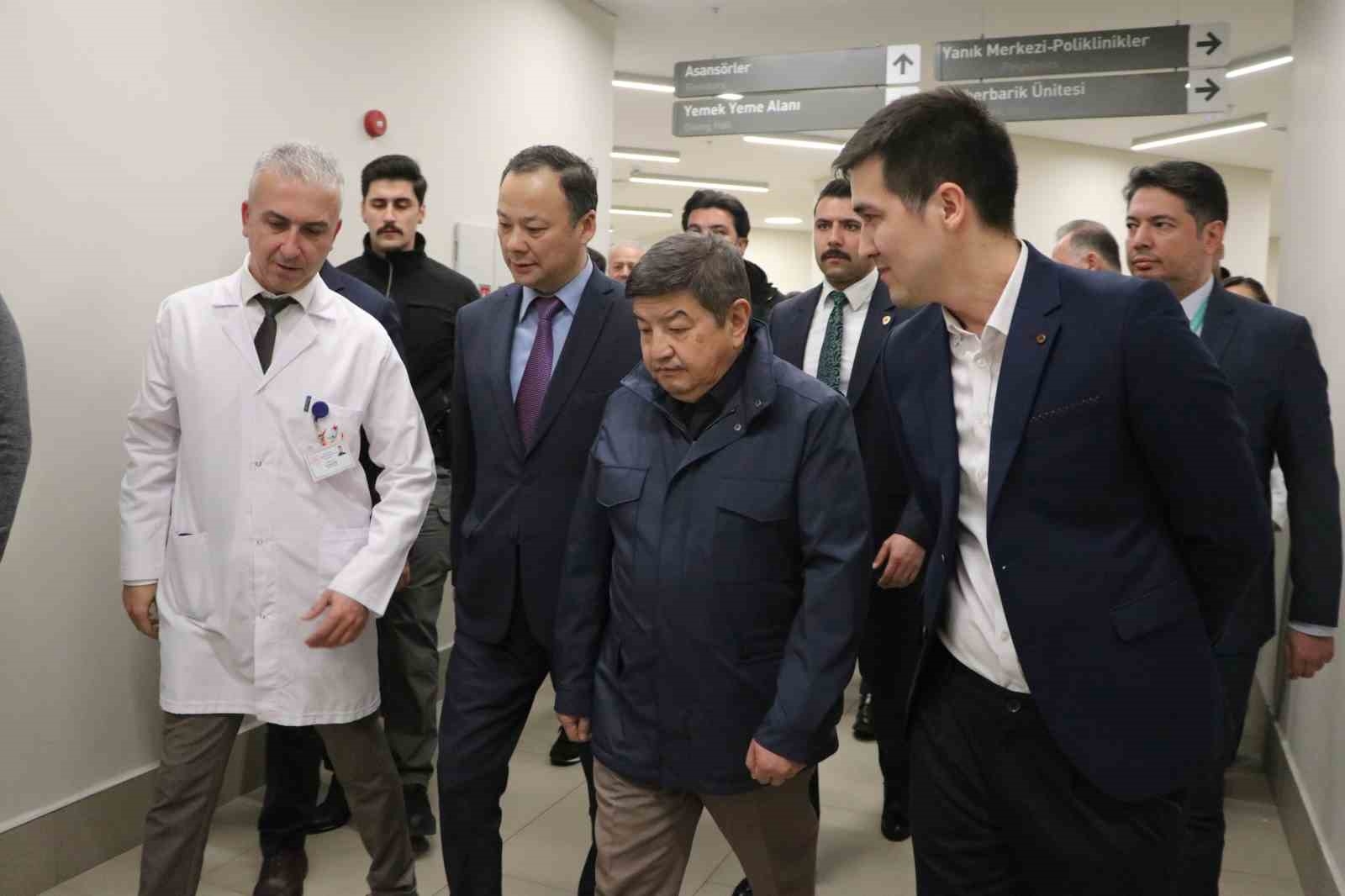 Kırgızistan Bakanlar Kurulu Başkanı Caparov'dan Türkiye hastanelerine övgü