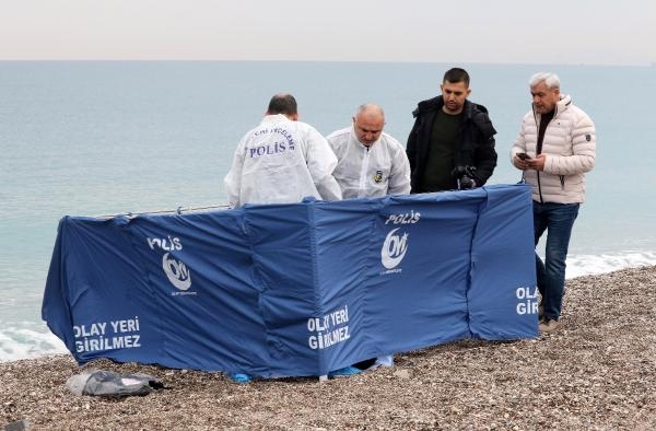 Konyaaltı Sahili'nde erkek cesedi bulundu