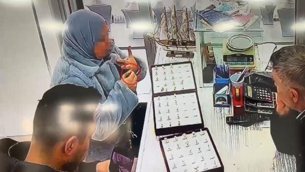 Kuyumcuda 7 bin TL'lik yüzük hırsızlığı kamerada