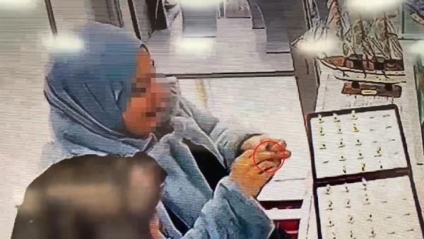 Kuyumcuda 7 bin TL'lik yüzük hırsızlığı kamerada