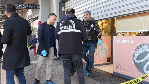 Kuyumcudan 10 milyon TL'lik altın ve para çalınmış