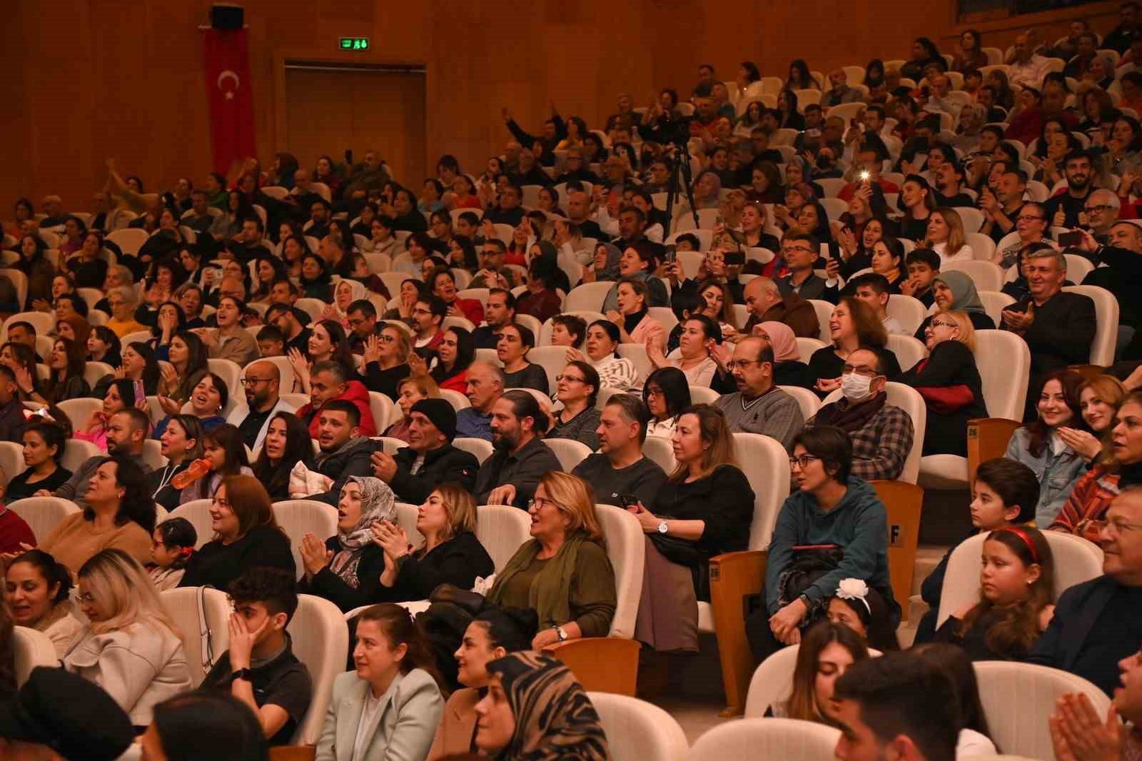 Manavgat Belediyesi THM Korosundan arabesk konseri